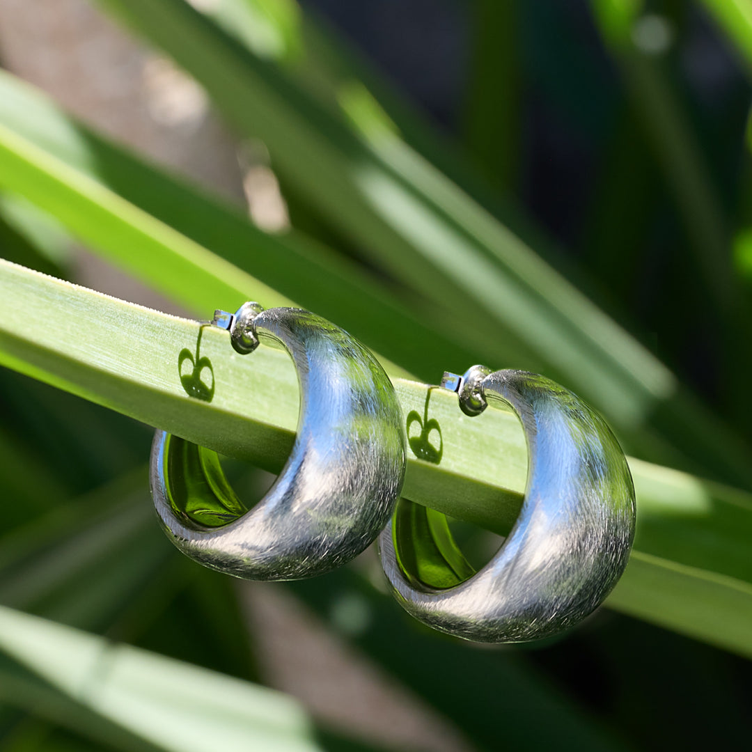 Aurelia Hoop Earrings made of 316L stainless steel with 18K gold PVD coating.