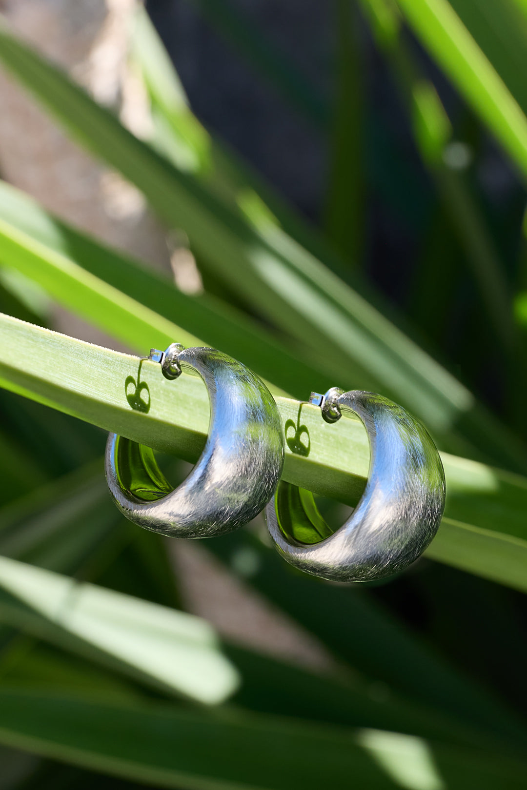 Aurelia Hoop Earrings made of 316L stainless steel with 18K gold PVD coating.
