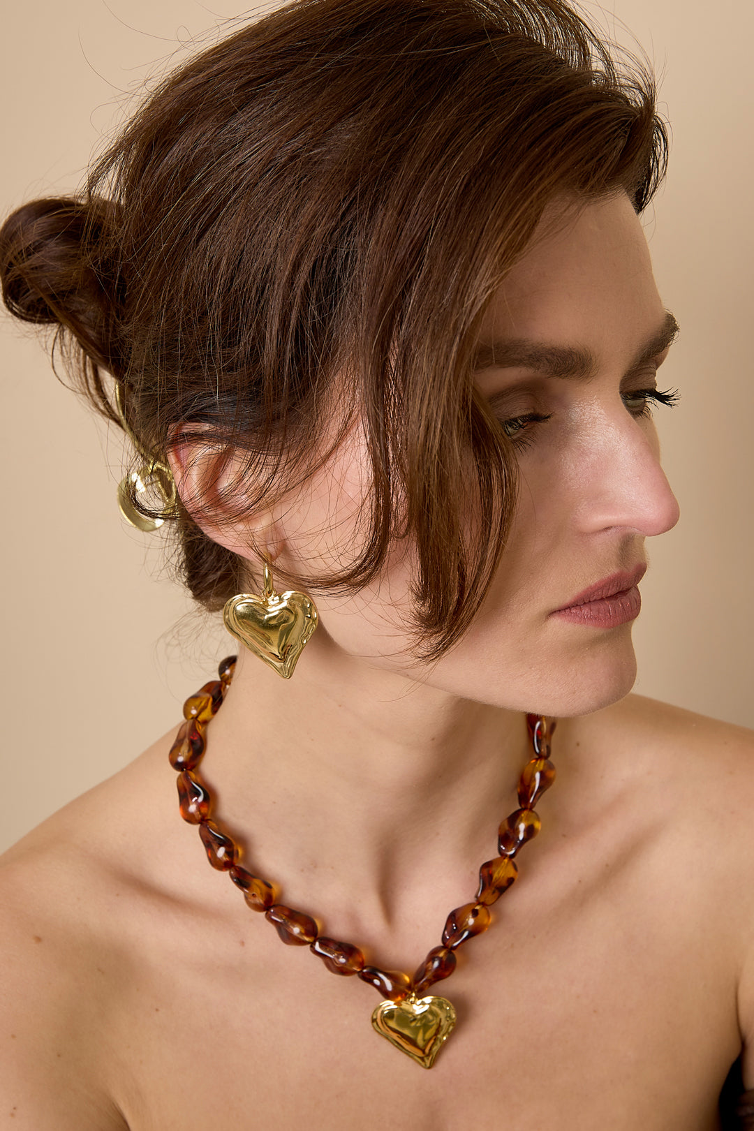 Gold heart drop earrings made of stainless steel with an 18K gold PVD coating.