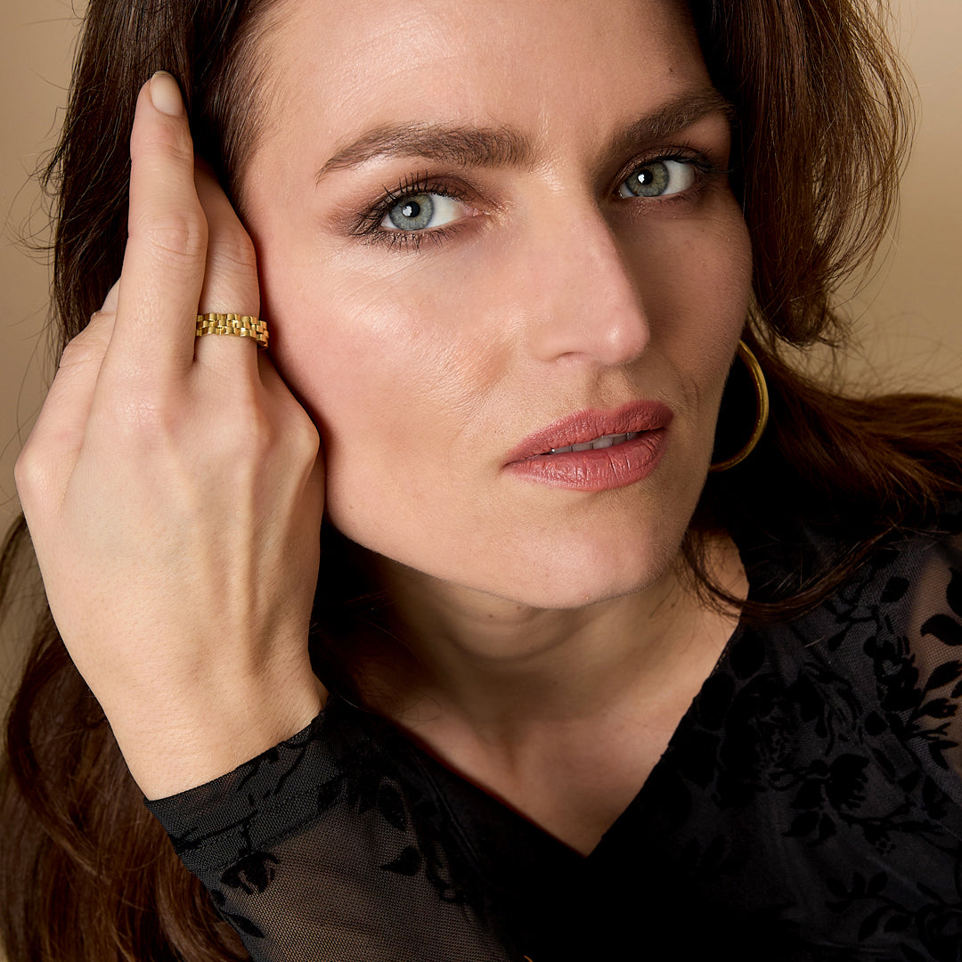 Elara Bangle Bracelet in gold, 7 mm wide, with a brushed finish.
